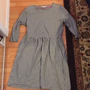 Super cute dress with POCKETS!